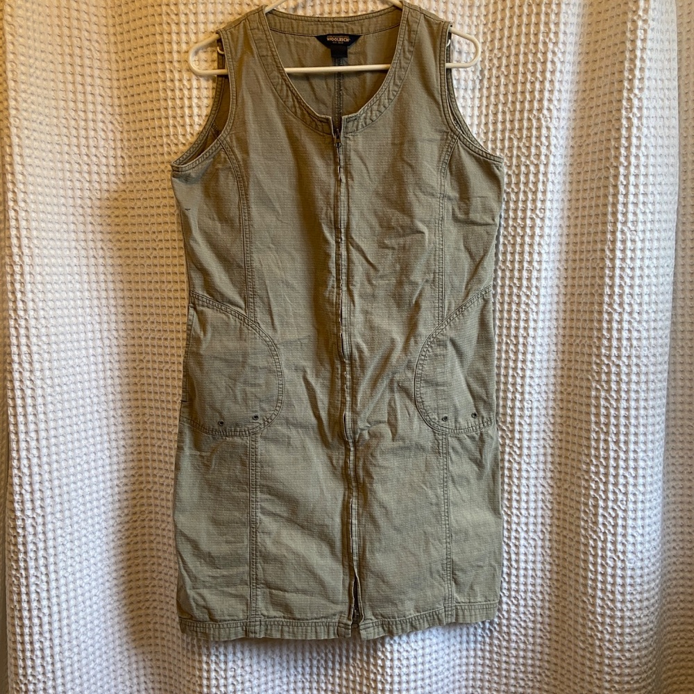 Woolrich Sleeveless Shift Dress with Full-Length Zip and Cargo-Style Pockets - L